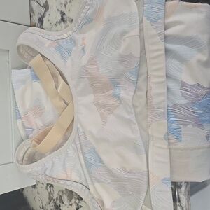 Fabletics Pastel Activewear Set Cropped Leggings With Pockets